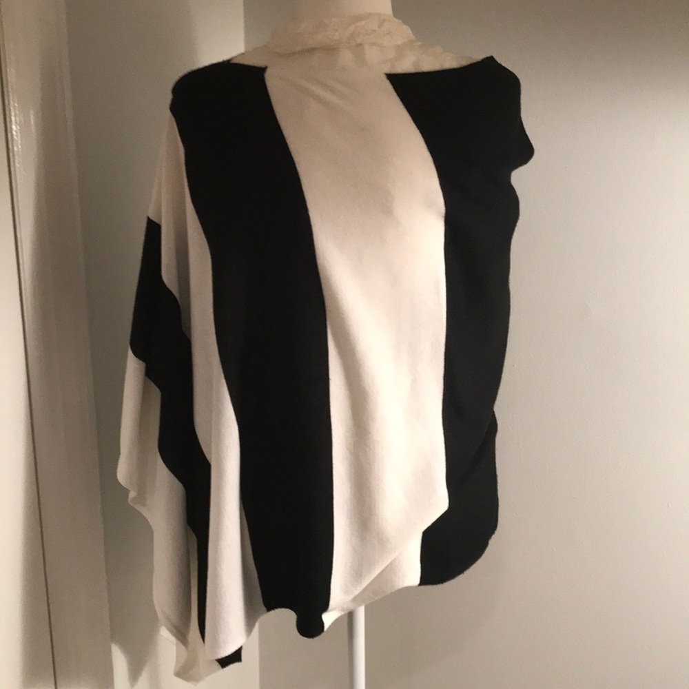BLACK & WHITE CONTRAST PONCHO